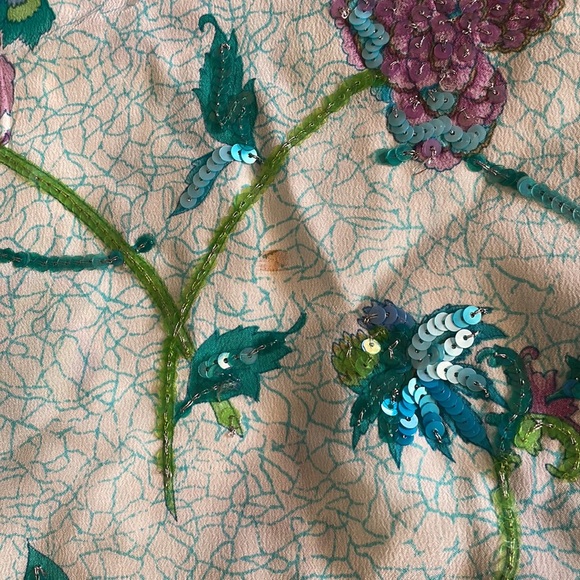 🔥ON SALE - Printed crepe floral print embroidered top - Picture 6 of 8